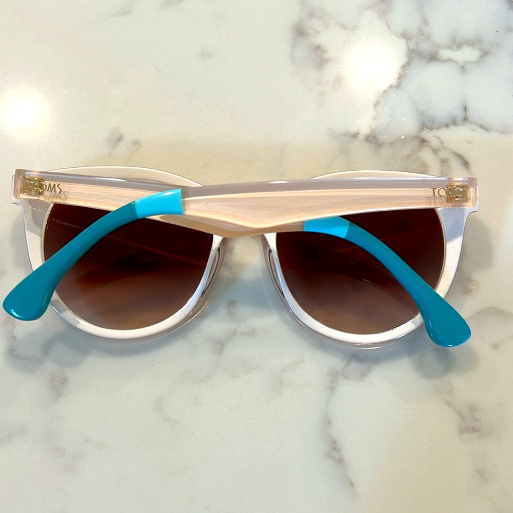 Toms “The Margeaux” sunglasses in ivory - Picture 2 of 2